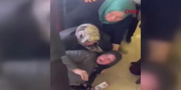 bursada-akilalmaz-goruntuler-indirimli-urunler-icin-birbirlerini-ezdiler-fTr5VVQa.jpg