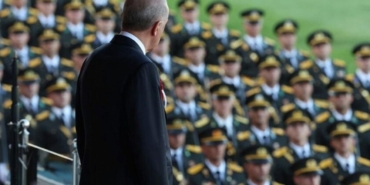 tegmenlere-ihrac-isteyen-erdogan-secilmis-harbiyelilerle-sarayda-yemekte-bulustu-IImeNeVx.jpg